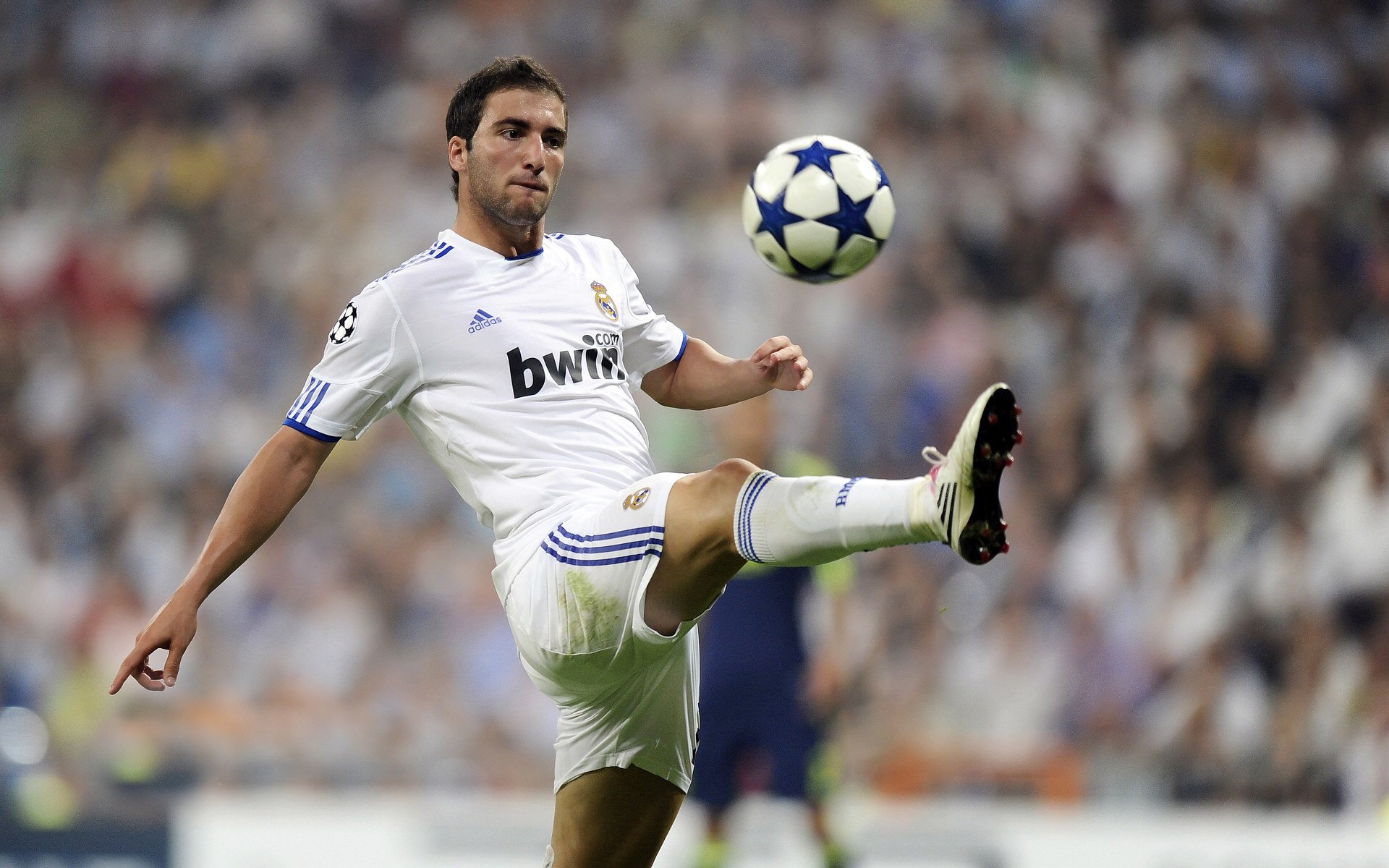 英超多队争夺关键三分